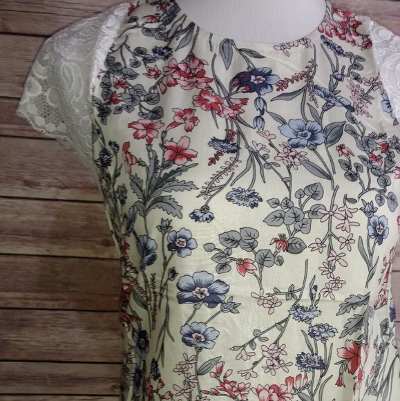 Ivory Floral Top - Picture 7 of 8